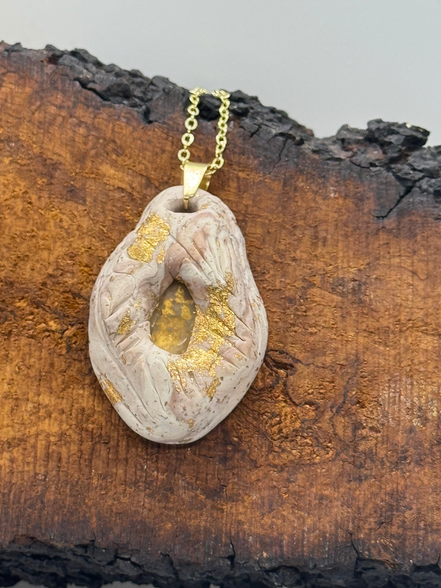 Gold and beige sunstone necklace