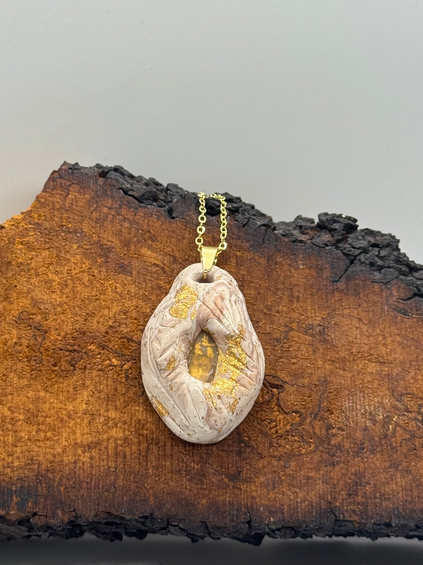 Gold and beige sunstone necklace