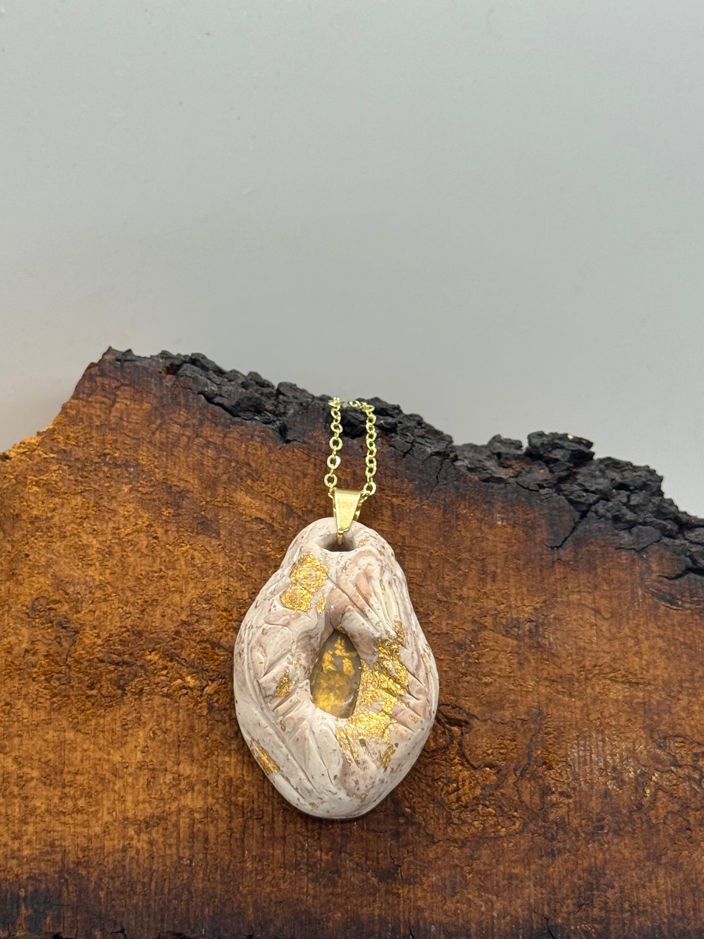 Gold and beige sunstone necklace