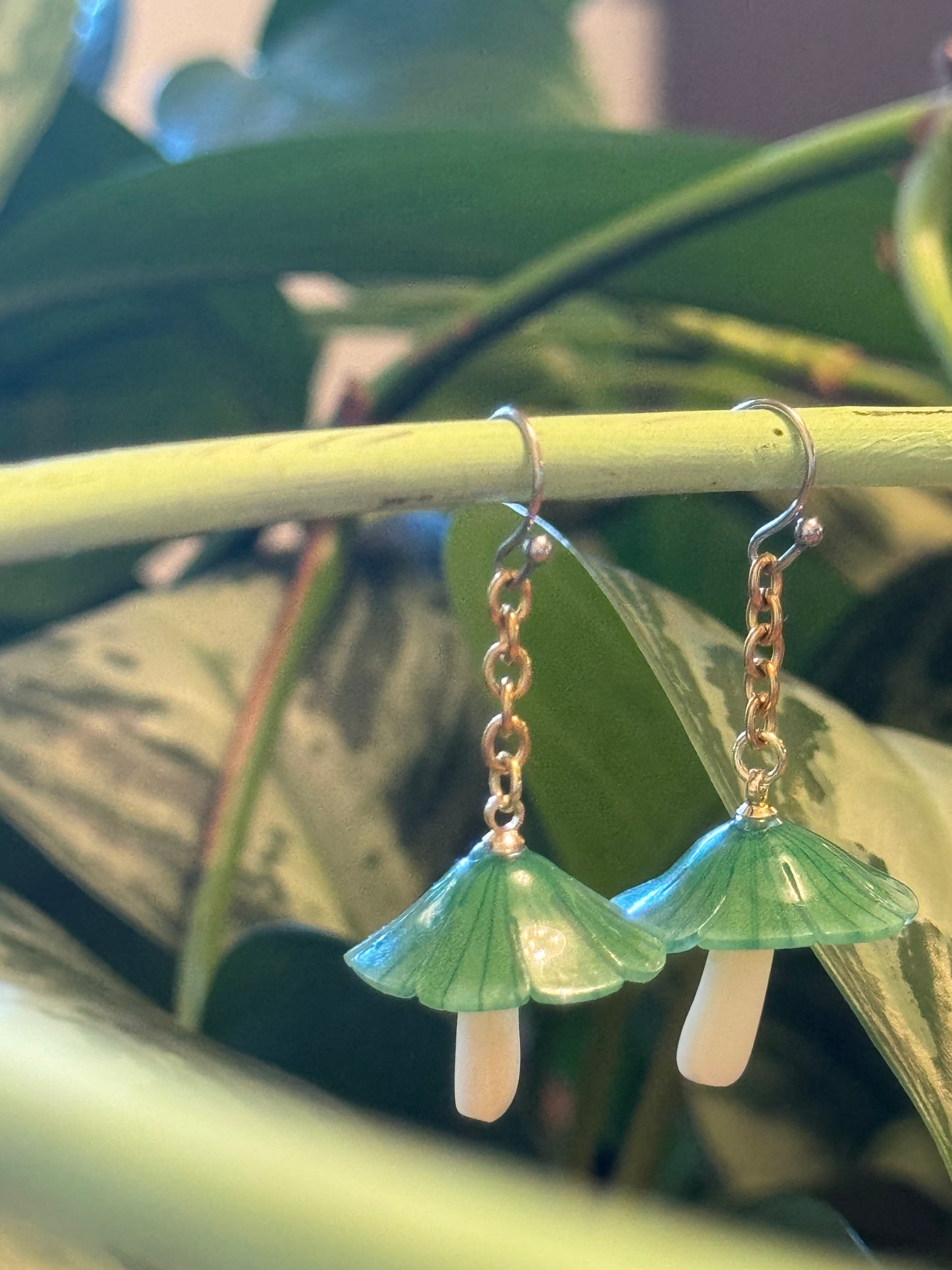 Green glass mushroom chain earrings