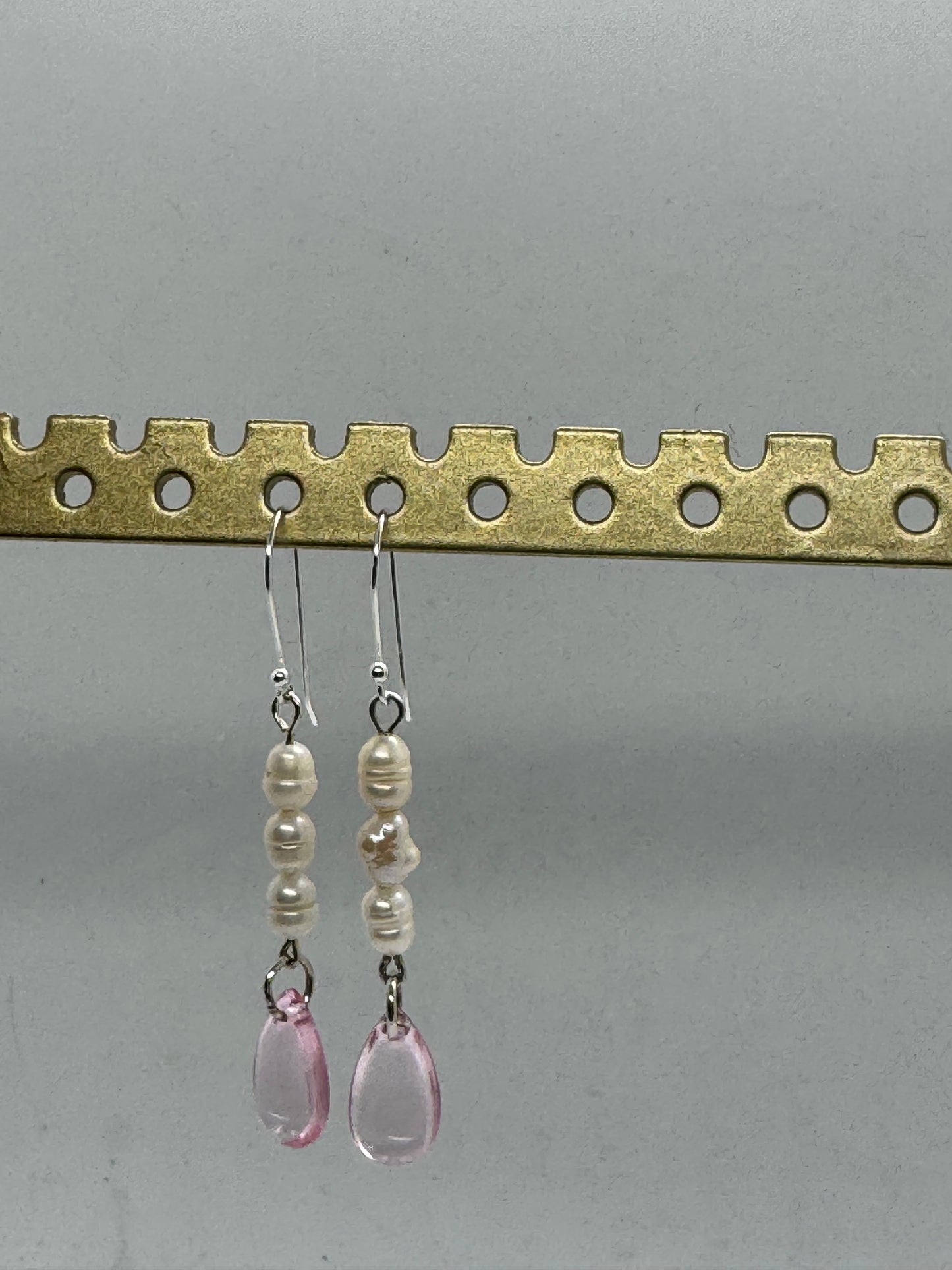 Pink glass and pearl silver earrings