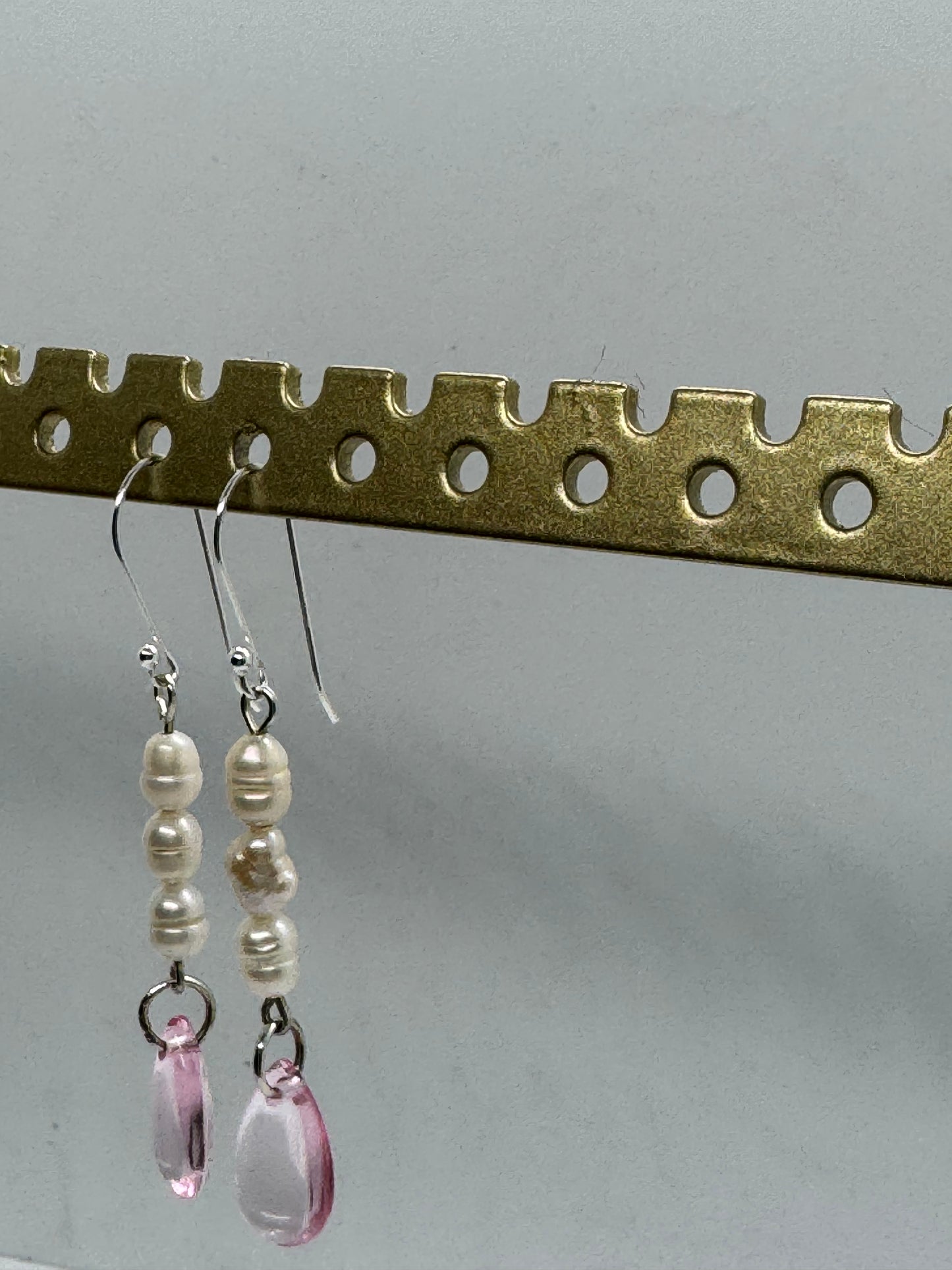 Pink glass and pearl silver earrings