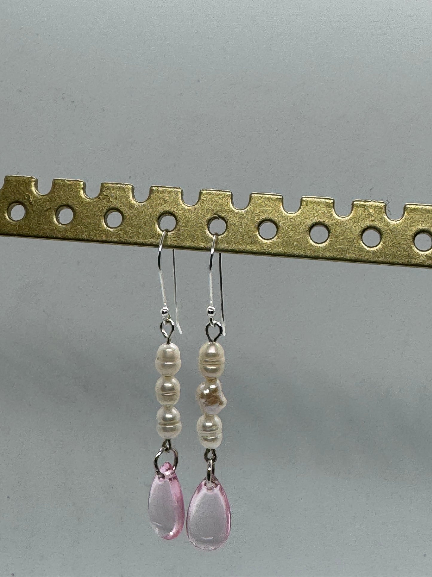 Pink glass and pearl silver earrings